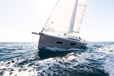 Beneteau Oceanis 34.1 - port bow on under sail